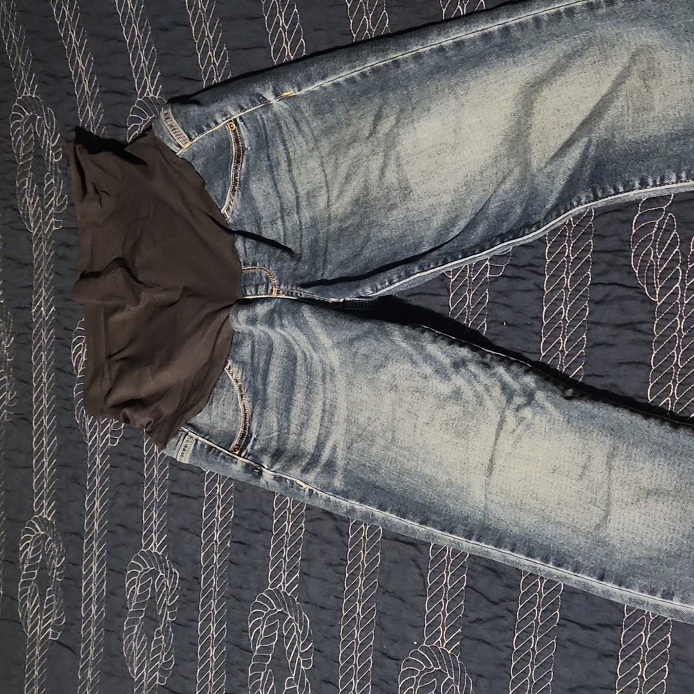 Used maternity capris size 6